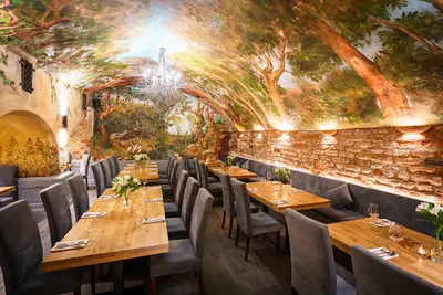 Ratuszova Restauracja & Apartamenty A.D. 1954